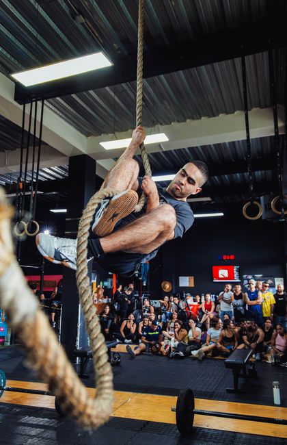 Pratique du cross training avec divers équipements