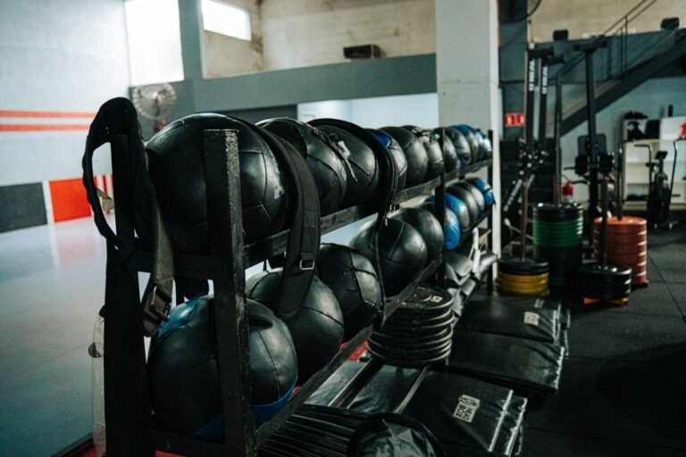Salle de sport équipée pour le cross training fonctionnel