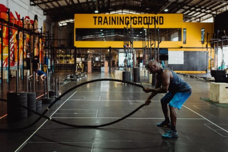 Exercice de musculation intense lors d'une séance de cross training